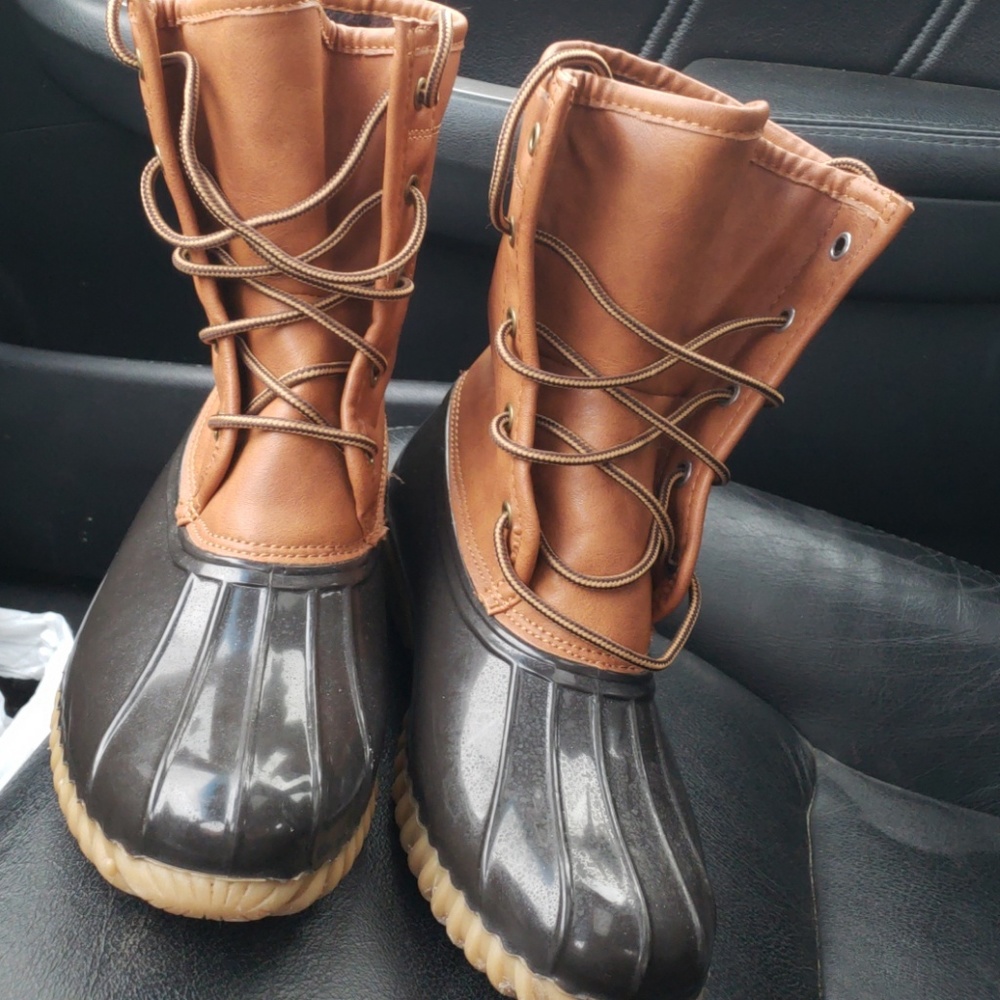 Duck boots